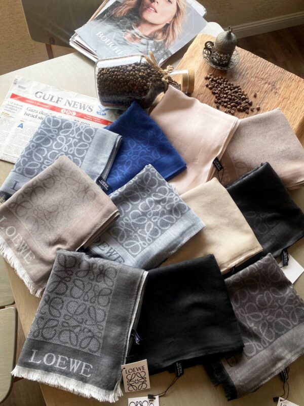شال مارک Loewe